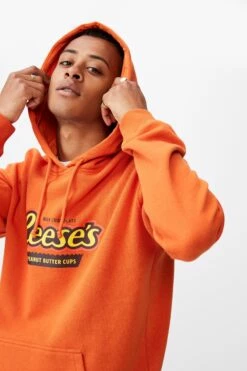 Collab Fleece Pullover LCN HER BURNT JAFFA/REESES LOGO -Mens Clothing Store 3610313 16 4