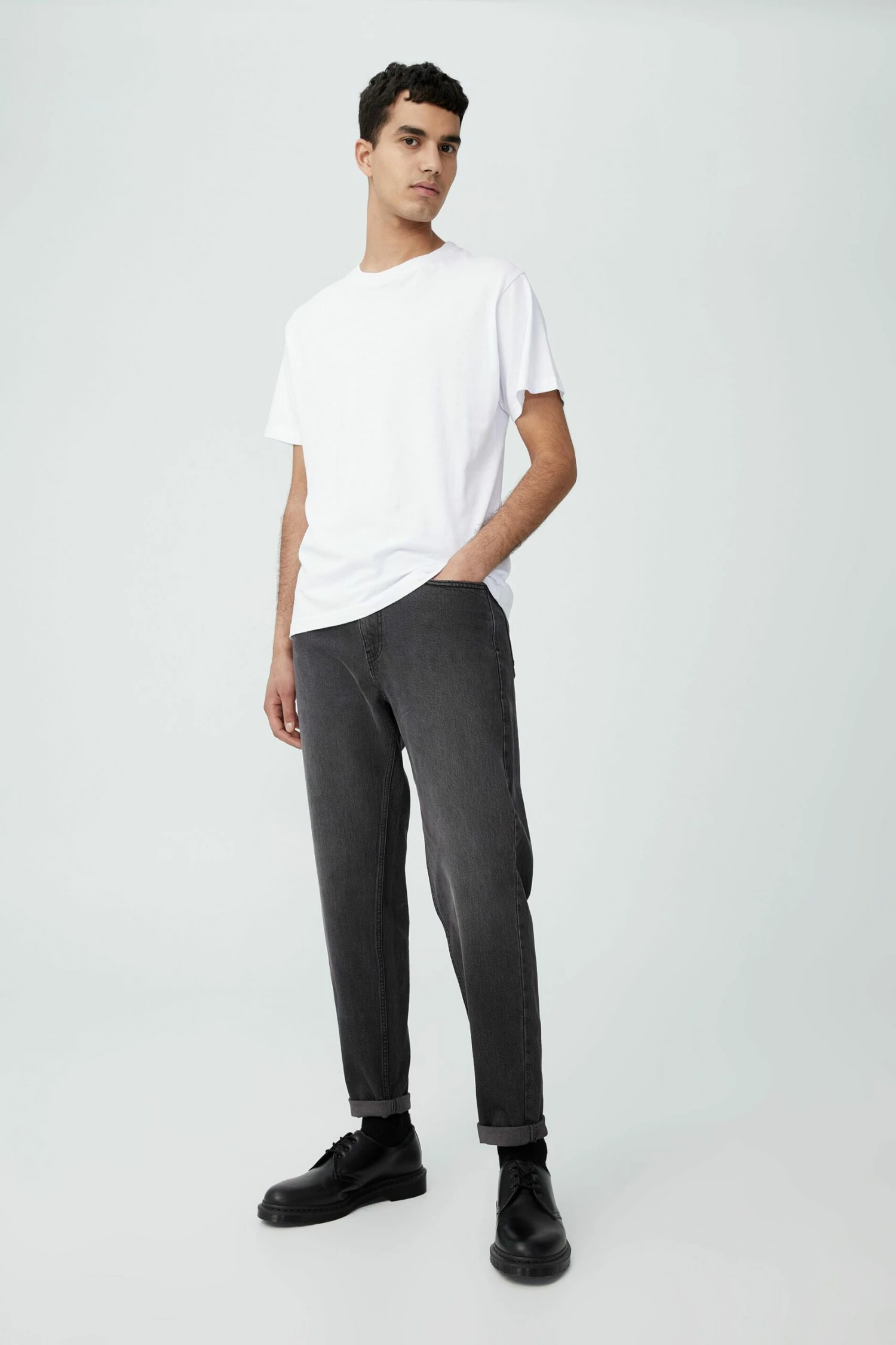 Relaxed Tapered Jean RAVEN BLACK 2 Relaxed Tapered Jean RAVEN BLACK - Image 2