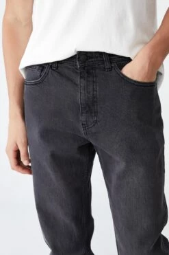 Relaxed Tapered Jean RAVEN BLACK 11 Relaxed Tapered Jean RAVEN BLACK -Mens Clothing Store 3611179 06 4