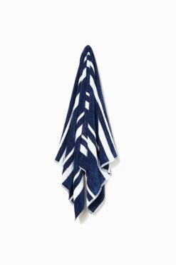 Mens Jacquard Textured Towel LCN YALE -Mens Clothing Store 3611502 05 3