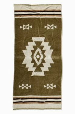 Mens Clothing Store 33 Mens Jacquard Textured Towel LCN YALE