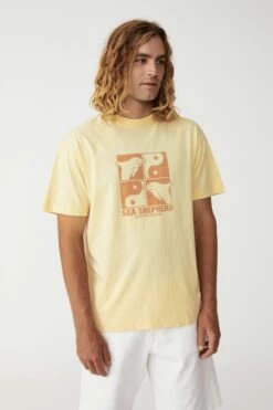 Sea Shepherd Loose Fit T-Shirt LCN SEA CASUAL YELLOW/DOLPHINS