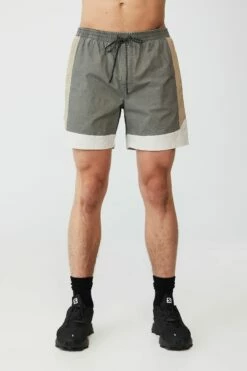 Mountain Tech Short MILITARY/GRAVEL STONE/BONE -Mens Clothing Store 3611595 02 2