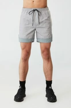 Mountain Tech Short MILITARY/GRAVEL STONE/BONE -Mens Clothing Store 3611595 03 2 1