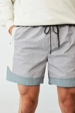 Mountain Tech Short MILITARY/GRAVEL STONE/BONE -Mens Clothing Store 3611595 03 4